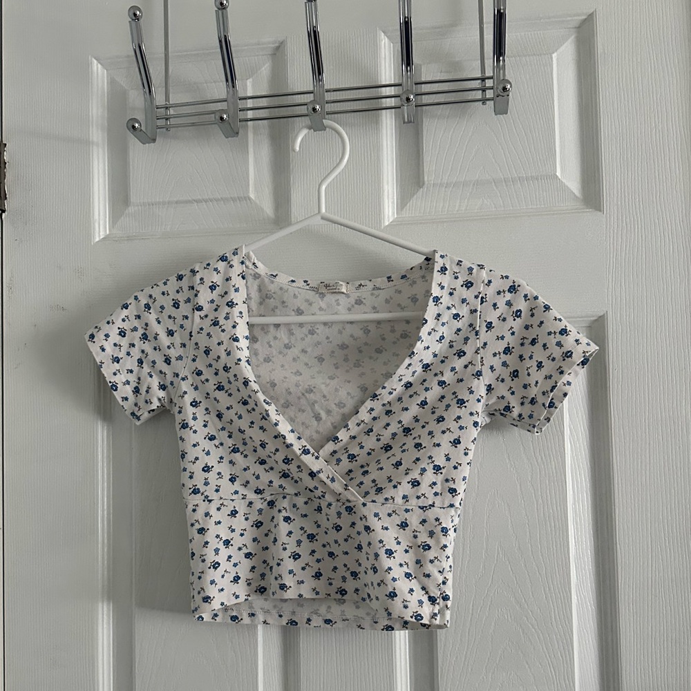 Brandy Melville baby tee!